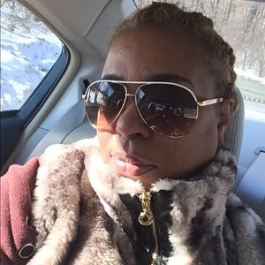 Meet your Posher, Ramona